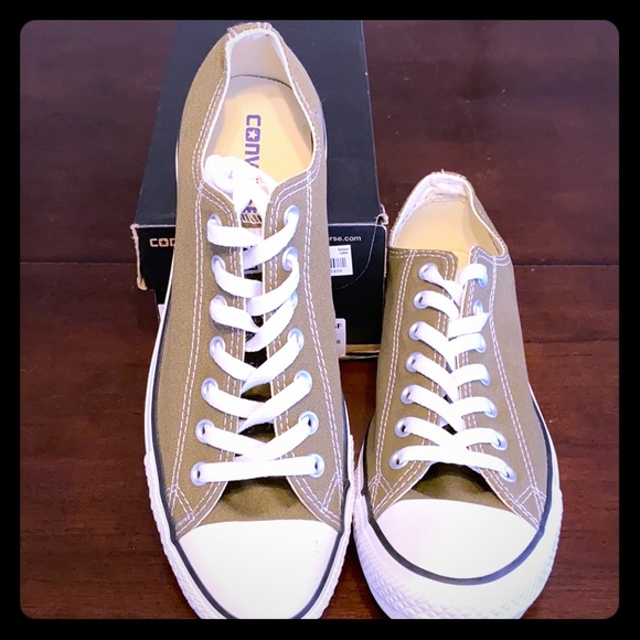 Converse Shoes - NIB Converse sneakers